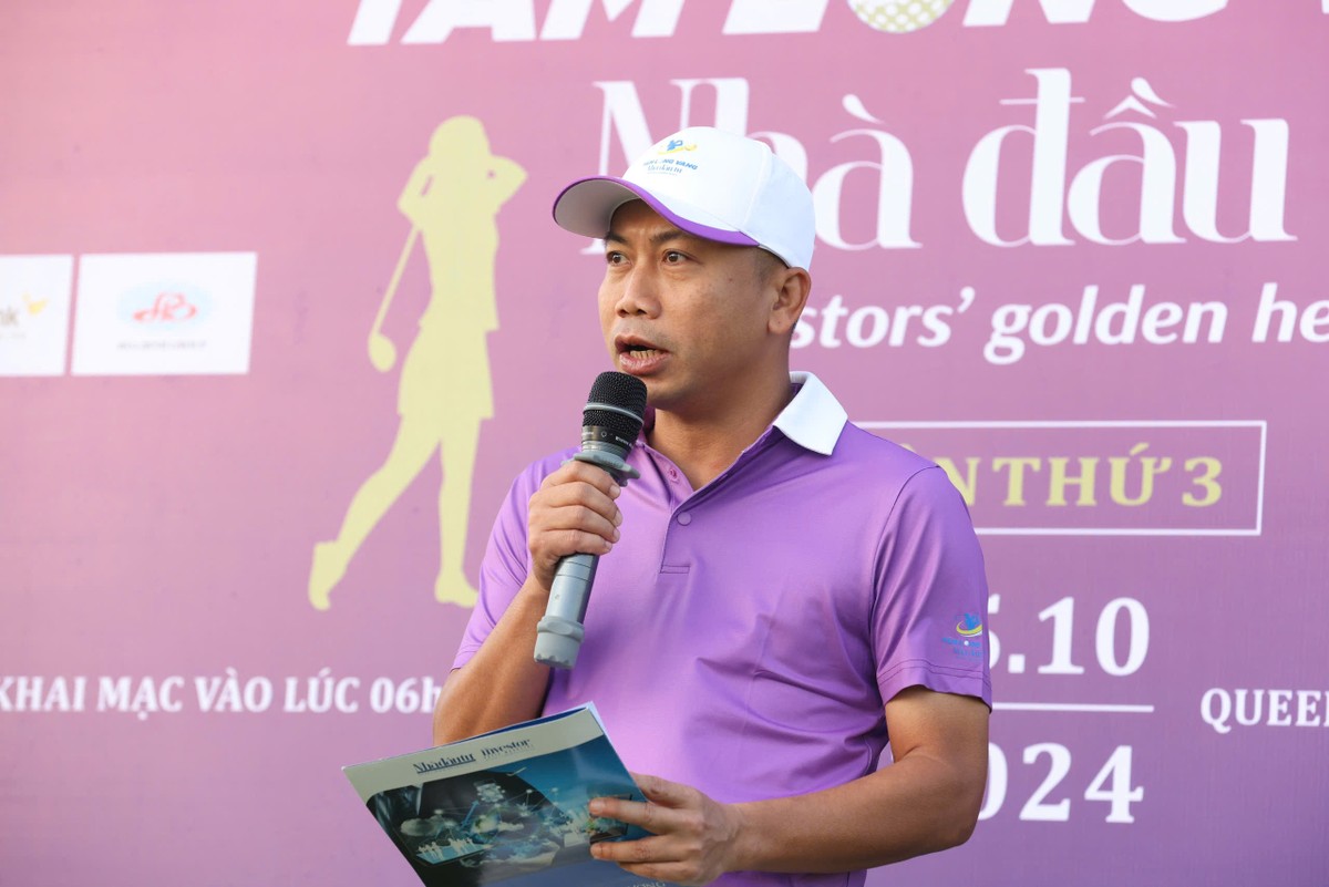 Ông Phạm Đức Sơn, Tổng biên tập Tạp chí Nhà đầu tư phát biểu khai mạc Ông Phạm Đức Sơn, Tổng biên tập Tạp chí Nhà đầu tư phát biểu khai mạc