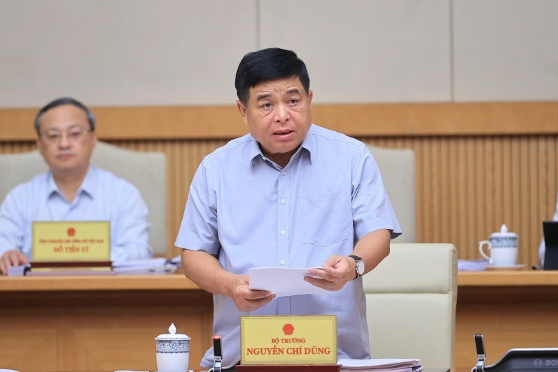 Bộ trưởng Nguyễn Chí Dũng báo cáo về kịch bản cập nhật tăng trưởng kinh tế 2024 (Ảnh VGP) Bộ trưởng Nguyễn Chí Dũng báo cáo về kịch bản cập nhật tăng trưởng kinh tế 2024 (Ảnh VGP)