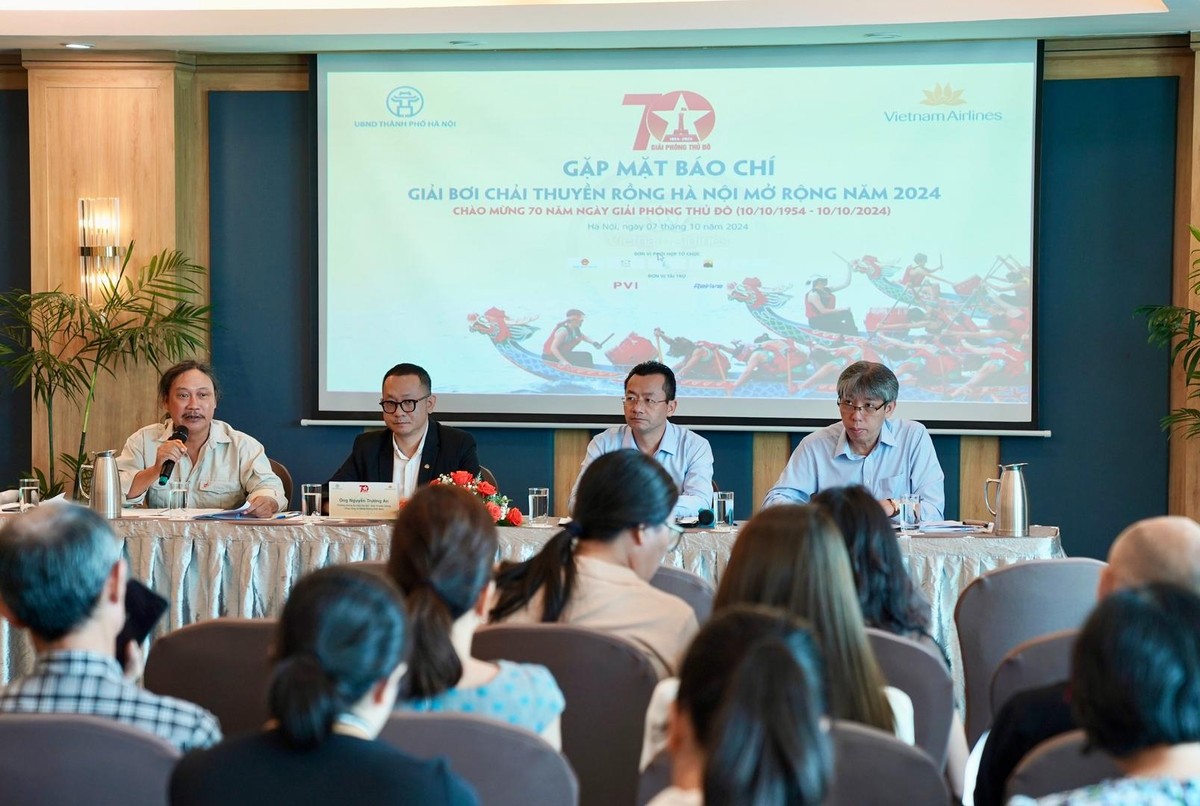 Buổi gặp mặt báo chí để cung cấp thông tin về Giải Bơi chải thuyền rồng Hà Nội mở rộng năm 2024.