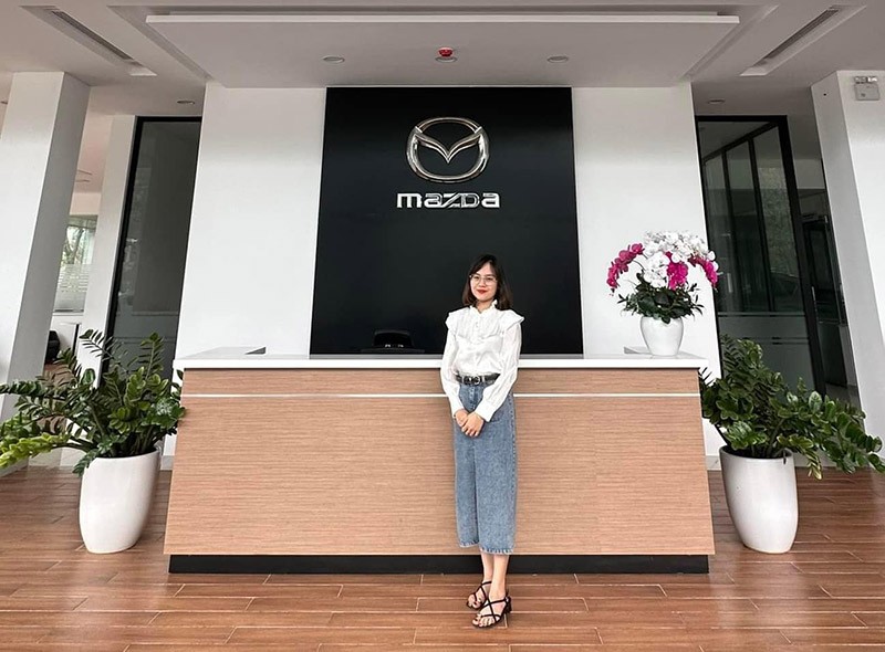 Phương Anh ở nơi làm việc hiện tại.