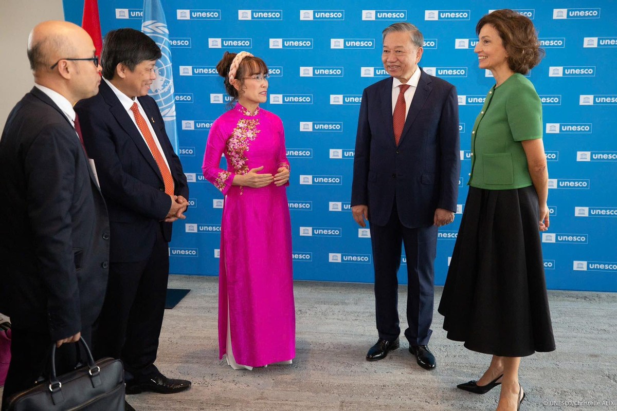 Tiến sĩ Phương Thảo trao đổi cùng Tổng Bí thư, Chủ tịch nước Tô Lâm và Tổng giám đốc UNESCO Audrey Azoulay (ảnh: T.L) Tiến sĩ Phương Thảo trao đổi cùng Tổng Bí thư, Chủ tịch nước Tô Lâm và Tổng giám đốc UNESCO Audrey Azoulay (ảnh: T.L)