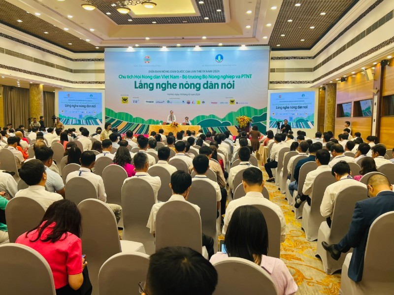 Toàn cảnh diễn đàn &quot;Lắng nghe nông dân nói&quot;. Ảnh: Nhung Bùi.