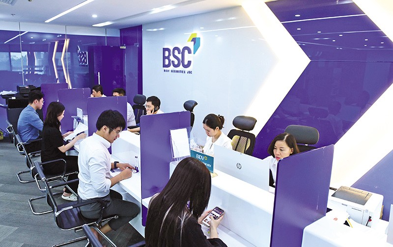 Luật cần bảo vệ nhà đầu tư, đồng thời hướng tới mục tiêu phát triển thị trường vốn một cách bền vững. Ảnh: Đức Thanh Luật cần bảo vệ nhà đầu tư, đồng thời hướng tới mục tiêu phát triển thị trường vốn một cách bền vững. Ảnh: Đức Thanh