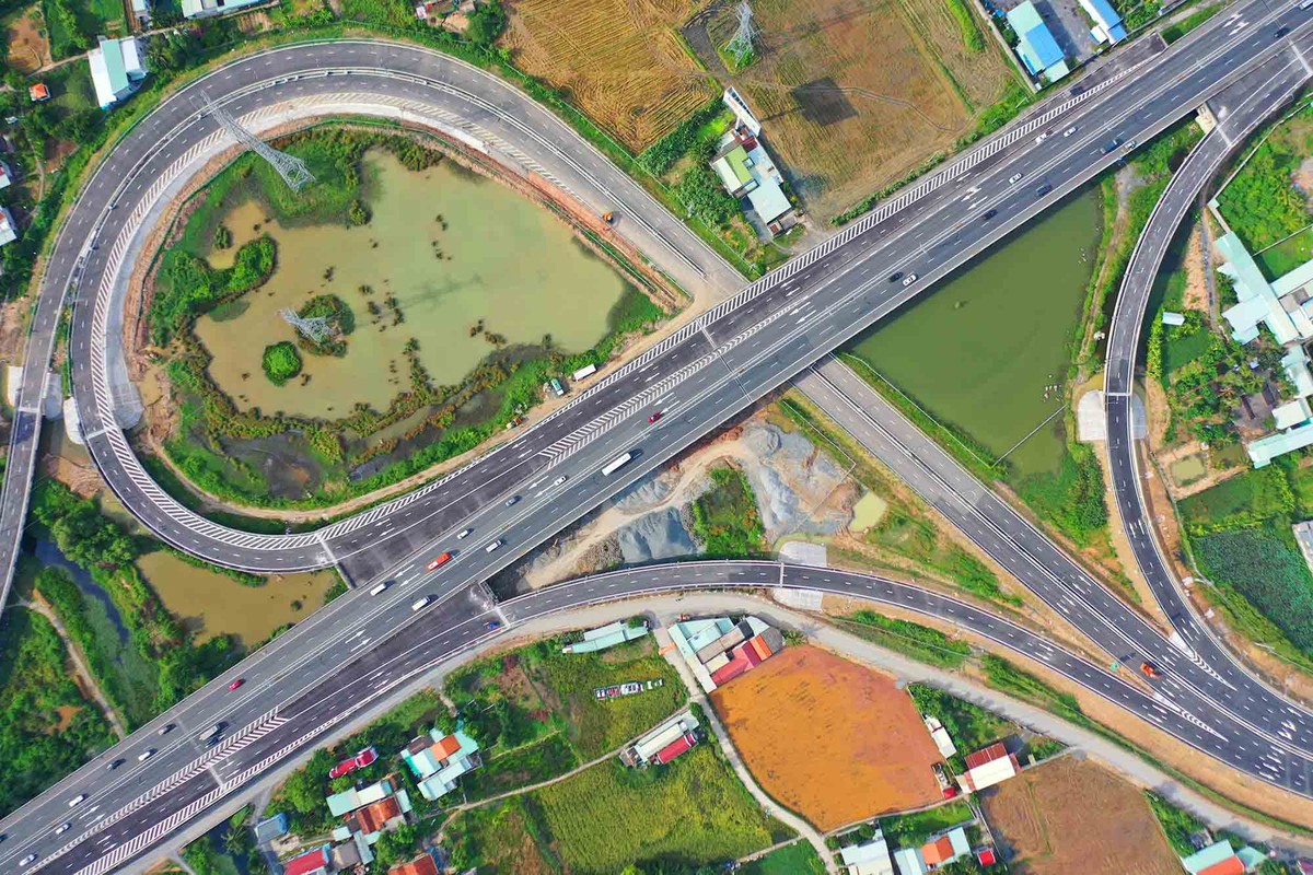 Riêng đoạn tuyến từ quốc lộ 1A đến nút giao Nguyễn Văn Tạo (TP.HCM) dài 18,8 km được đề xuất khai thác vào quý I/2025.