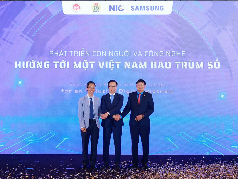 Các đại biểu tham gia nghi thức ra mắt Sáng kiến Công nghệ Bao trùm (InclusiveTech Initiative). Các đại biểu tham gia nghi thức ra mắt Sáng kiến Công nghệ Bao trùm (InclusiveTech Initiative).