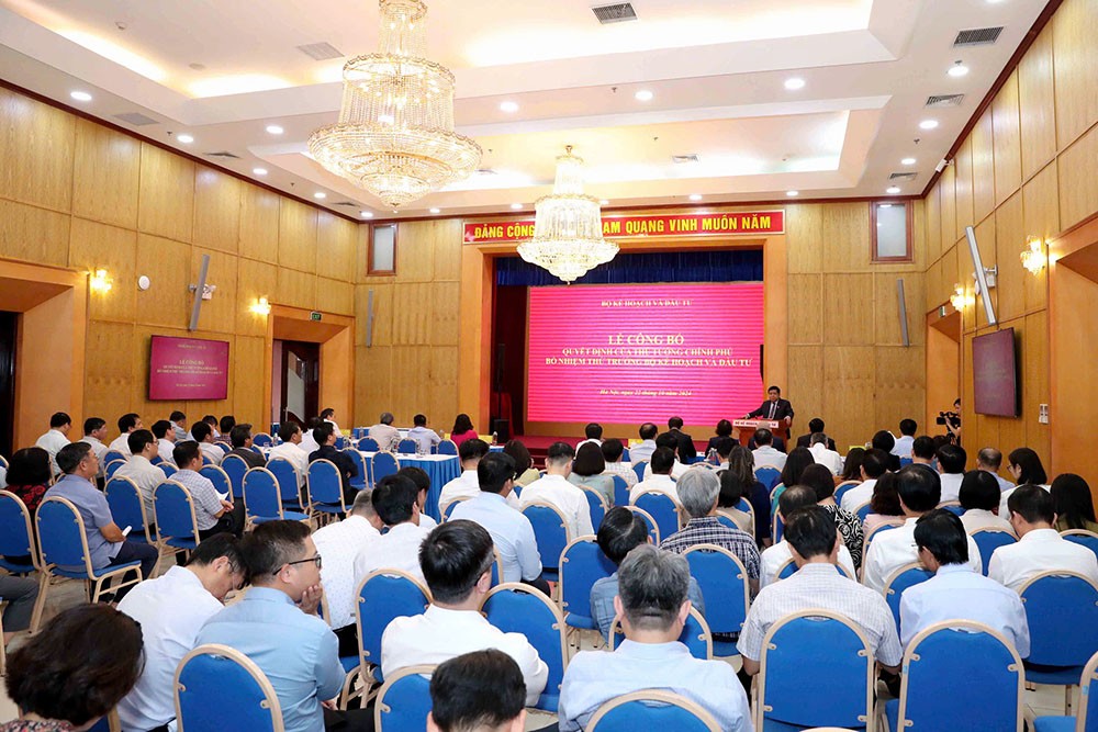 Hội nghị công bố Quyết định của Thủ tướng Chính phủ về việc bổ nhiệm Thứ trưởng Bộ Kế hoạch và Đầu tư ngày 22/10. Ảnh: Đức Trung Hội nghị công bố Quyết định của Thủ tướng Chính phủ về việc bổ nhiệm Thứ trưởng Bộ Kế hoạch và Đầu tư ngày 22/10. Ảnh: Đức Trung