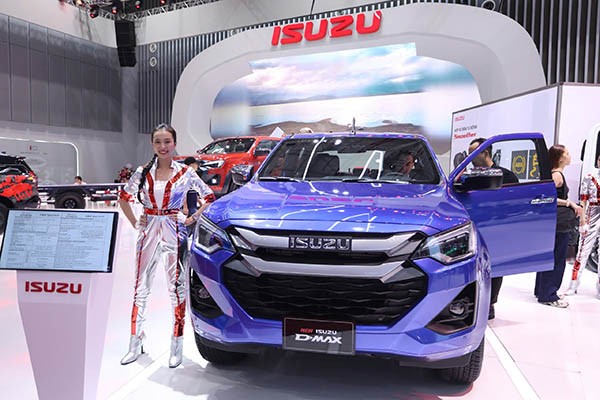 New Isuzu D-Max 2024 ngoài màu cam còn có màu xanh khá bắt mắt New Isuzu D-Max 2024 ngoài màu cam còn có màu xanh khá bắt mắt
