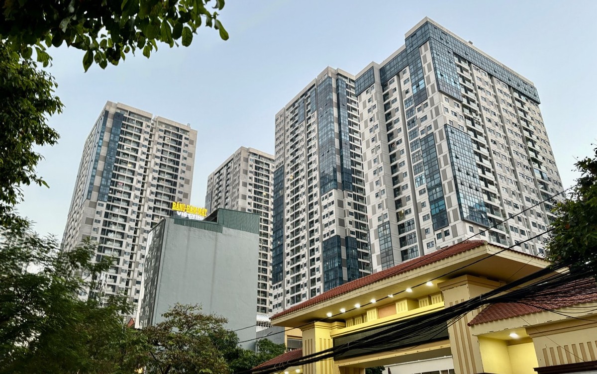 Đường Nguyễn Tuân dẫn tới dự án Gold Season thường xuyên diễn ra tình trạng ùn tắc giao thông. Chính quyền địa phương mới đây đã phải mở rộng, cải tạo lại con đường này. Ảnh: Thanh Vũ Đường Nguyễn Tuân dẫn tới dự án Gold Season thường xuyên diễn ra tình trạng ùn tắc giao thông. Chính quyền địa phương mới đây đã phải mở rộng, cải tạo lại con đường này. Ảnh: Thanh Vũ