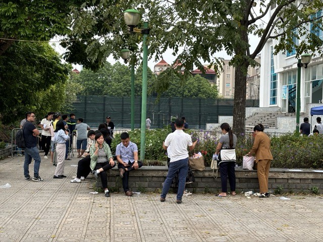 Nhà đầu tư tham gia phiên đấu giá. Ảnh: Thanh Vũ