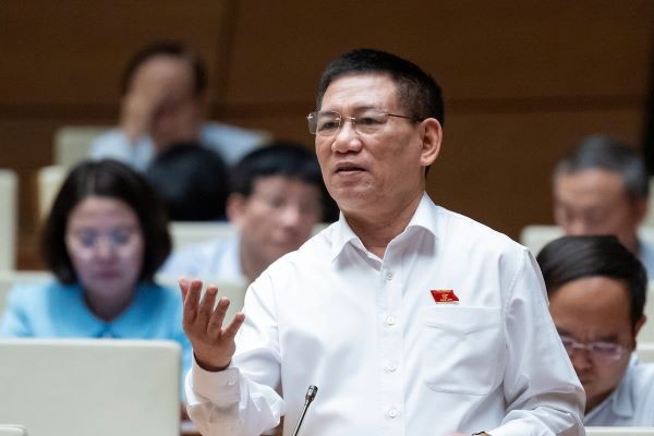 Phó thủ tướng Hồ Đức Phớc &quot;chia lửa&quot; với Thống đốc Ngân hàng Nhà nước Nguyễn Thị Hồng tại phiên chất vấn chiều 11/11/2024. Ảnh:Trung tâm báo chí Quốc hội