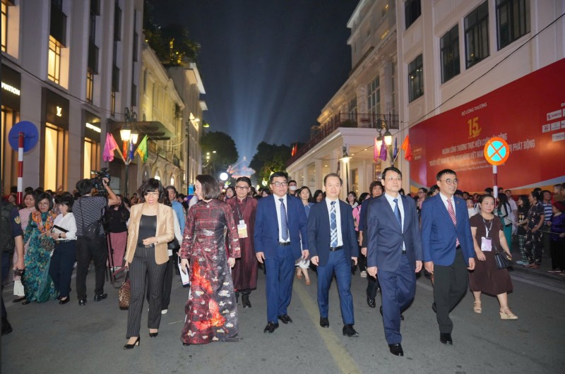 Các đại biểu tham gia Lễ Diễu hành. Các đại biểu tham gia Lễ Diễu hành.