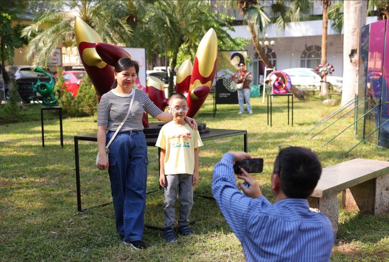 Các không gian sáng tạo thu hút đông đảo người dân và du khách. Các không gian sáng tạo thu hút đông đảo người dân và du khách.