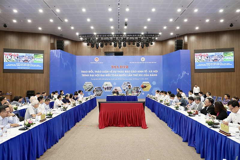 Tọa đàm “Trao đổi, thảo luận về dự thảo Báo cáo Kinh tế - Xã hội trình Đại hội Đại biểu toàn quốc lần thứ XIV của Đảng”. Ảnh: Đức Trung Tọa đàm “Trao đổi, thảo luận về dự thảo Báo cáo Kinh tế - Xã hội trình Đại hội Đại biểu toàn quốc lần thứ XIV của Đảng”. Ảnh: Đức Trung