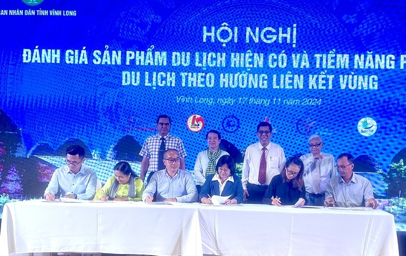 Các doanh nghiệp ký kết ghi nhớ thỏa thuận hợp tác khai thác du lịch tại Hội nghị Các doanh nghiệp ký kết ghi nhớ thỏa thuận hợp tác khai thác du lịch tại Hội nghị