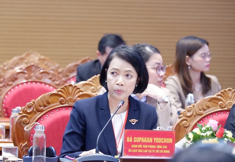 Bà Supakan Yodchun, Giám đốc Văn phòng Tổng cục Du lịch Thái Lan gợi ý Bình Định kết nối du lịch với vùng Đông Bắc Thái Lan. Bà Supakan Yodchun, Giám đốc Văn phòng Tổng cục Du lịch Thái Lan gợi ý Bình Định kết nối du lịch với vùng Đông Bắc Thái Lan.