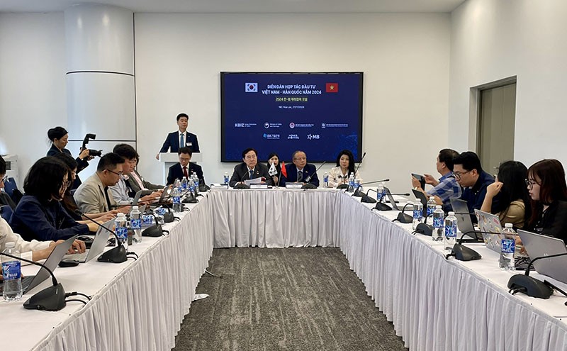 TS. Nguyễn Văn Thân, Chủ tịch VINASME và ông Kim Ki Mun, Chủ tịch KBIZ gặp gỡ, trao đổi với báo chí hai nước về các thông tin hợp tác giữa doanh nghiệp hai nước. TS. Nguyễn Văn Thân, Chủ tịch VINASME và ông Kim Ki Mun, Chủ tịch KBIZ gặp gỡ, trao đổi với báo chí hai nước về các thông tin hợp tác giữa doanh nghiệp hai nước.