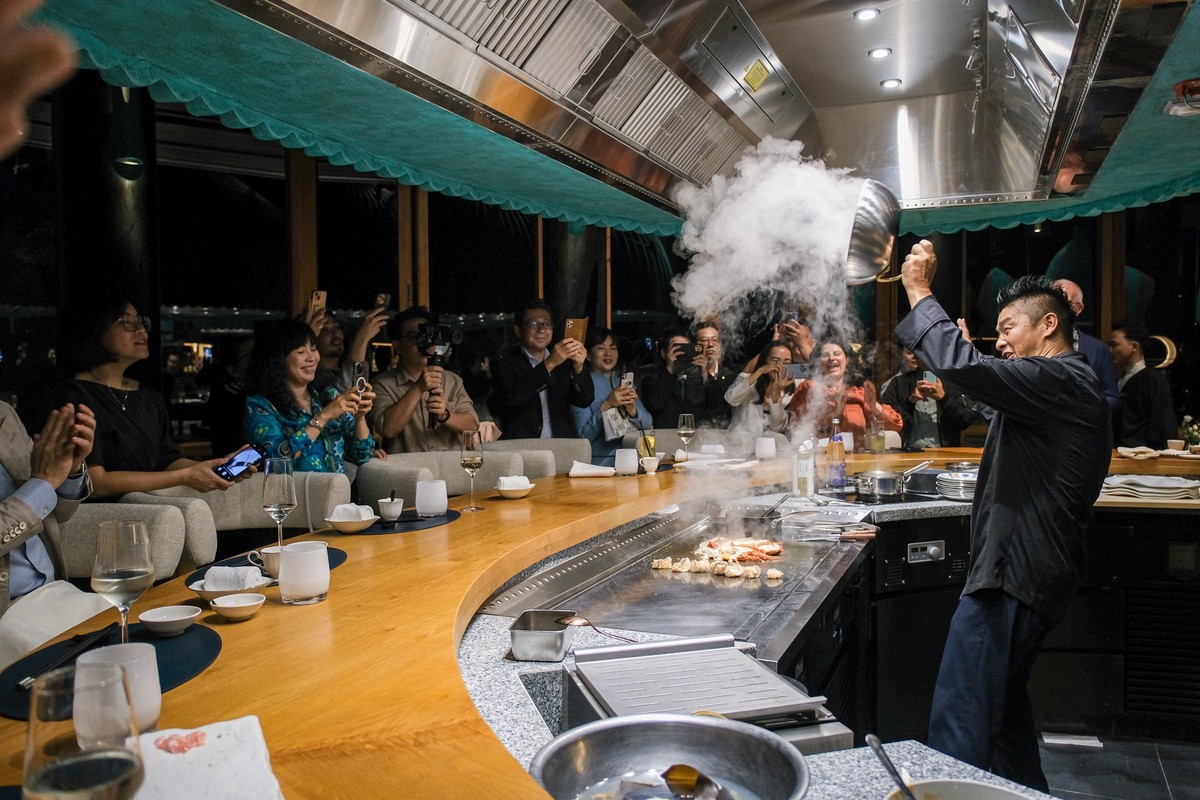 Các thực khách thích thú với trải nghiệm ẩm thực tại Tingara