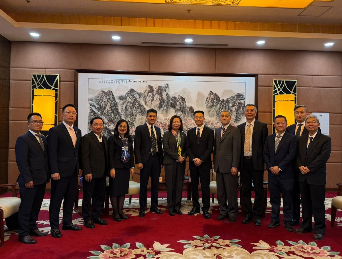 Các đại biểu chụp ảnh lưu niệm tại buổi làm việc Các đại biểu chụp ảnh lưu niệm tại buổi làm việc