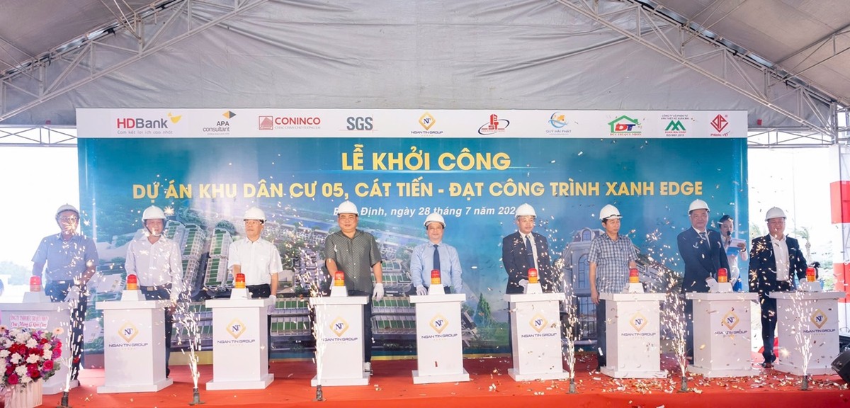 Dự án Cát Tiến được Tập đoàn Ngân Tín chính thức khởi công vào 28/7/2024 và chủ đầu tư đang tích cực đẩy nhanh tiến độ thực hiện (trong ảnh: Lãnh đạo UBND tỉnh Bình Định và Lãnh đạo Tập đoàn thực hiện nghi thức khởi công) Dự án Cát Tiến được Tập đoàn Ngân Tín chính thức khởi công vào 28/7/2024 và chủ đầu tư đang tích cực đẩy nhanh tiến độ thực hiện (trong ảnh: Lãnh đạo UBND tỉnh Bình Định và Lãnh đạo Tập đoàn thực hiện nghi thức khởi công)
