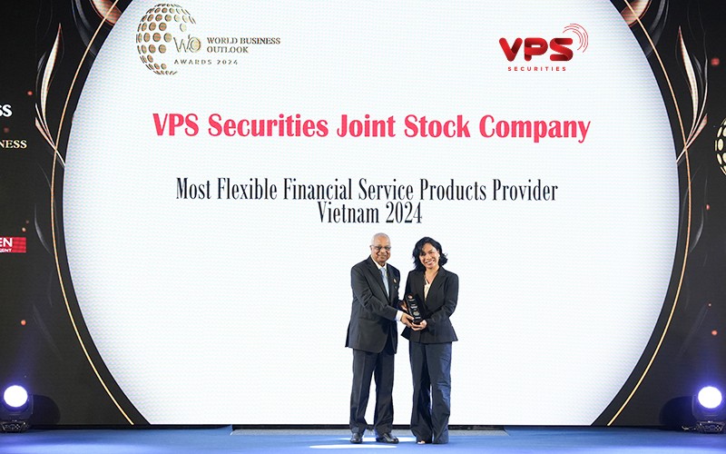 Tại lễ trao giải, Bà Trần Thị Thu Thủy - Đại diện Ban lãnh đạo VPS, nhận giải thưởng từ Đại diện Tạp chí World Business Outlook. Tại lễ trao giải, Bà Trần Thị Thu Thủy - Đại diện Ban lãnh đạo VPS, nhận giải thưởng từ Đại diện Tạp chí World Business Outlook.