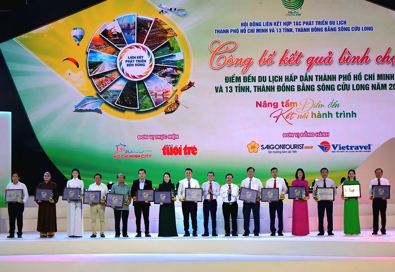 Công bố kết quả bình chọn Điểm đến du lịch hấp dẫn TP.HCM và 13 tỉnh, thành ĐBSCL năm 2024. Ảnh: Phạm Trung Công bố kết quả bình chọn Điểm đến du lịch hấp dẫn TP.HCM và 13 tỉnh, thành ĐBSCL năm 2024. Ảnh: Phạm Trung