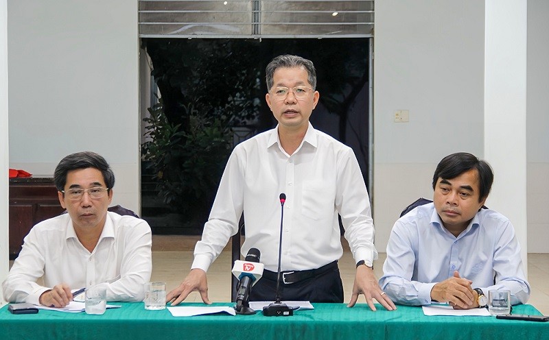 Bí thư Thành ủy Đà Nẵng Nguyễn Văn Quảng chỉ đạo xử lý các vướng mắc của Dự án Cải tạo, nâng cấp Quốc lộ 14B. Ảnh: Hồng Quân Bí thư Thành ủy Đà Nẵng Nguyễn Văn Quảng chỉ đạo xử lý các vướng mắc của Dự án Cải tạo, nâng cấp Quốc lộ 14B. Ảnh: Hồng Quân