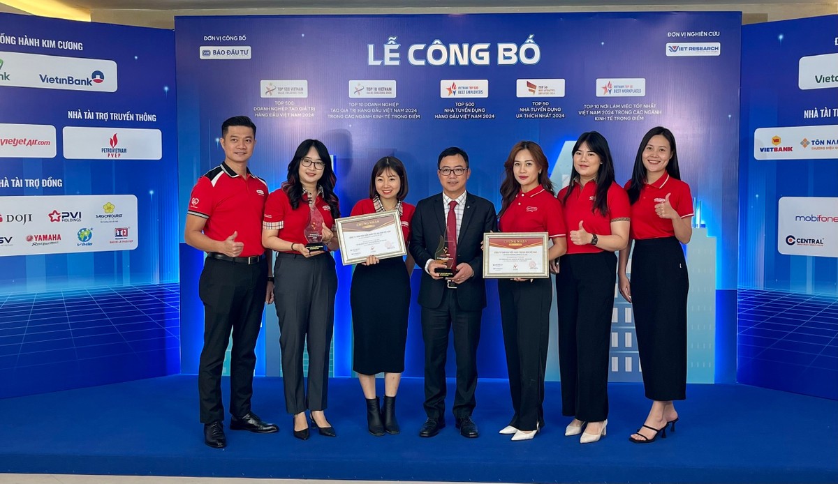 Các Thành viên Dai-ichi Life Việt Nam tại Lễ công bố và Vinh danh VALUE500 và VALUE10 Các Thành viên Dai-ichi Life Việt Nam tại Lễ công bố và Vinh danh VALUE500 và VALUE10