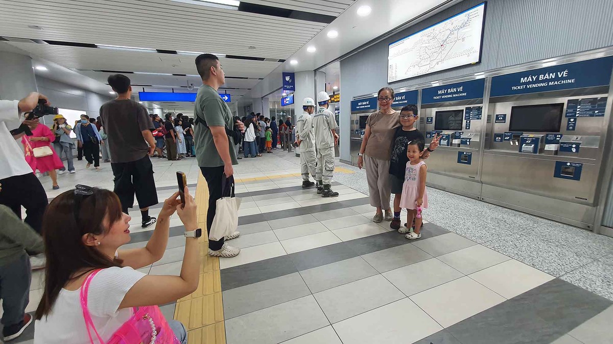 Khu vực bán vé tự động.