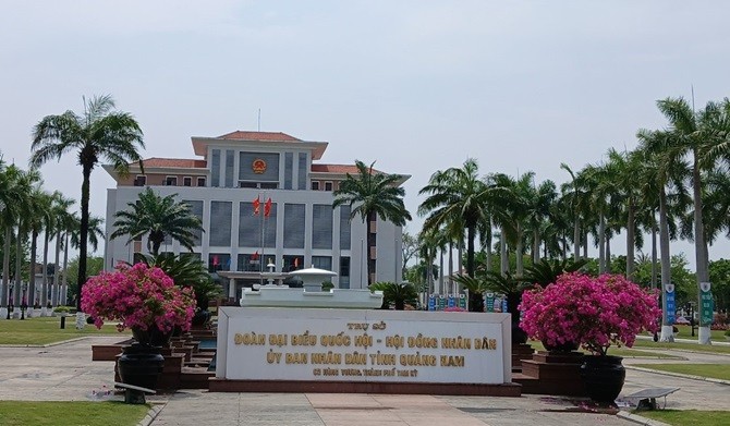 Quảng Nam ban hành Kế hoạch định hướng sắp xếp, tinh gọn tổ chức bộ máy của các cơ quan, đơn vị khối chính quyền. Quảng Nam ban hành Kế hoạch định hướng sắp xếp, tinh gọn tổ chức bộ máy của các cơ quan, đơn vị khối chính quyền.