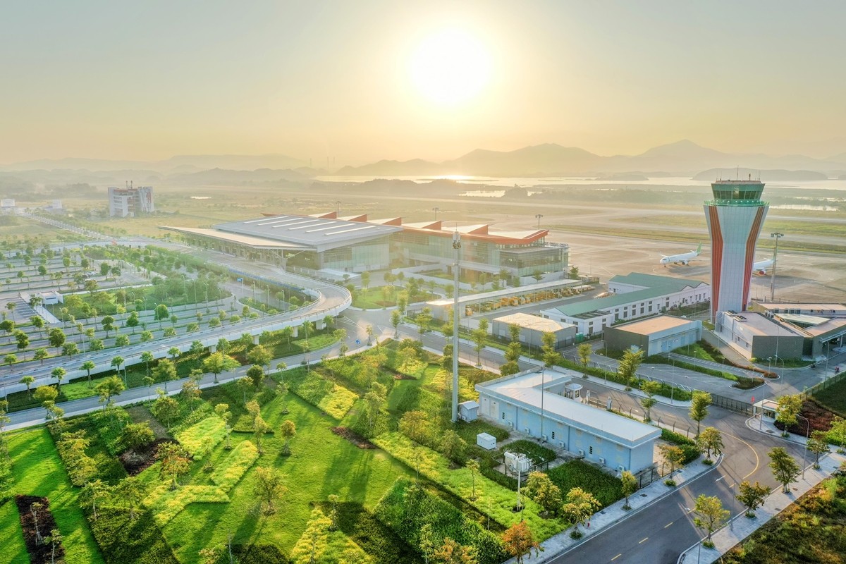 Sân bay quốc tế Vân Đồn – sân bay đầu tiên của Việt Nam được xây mới hoàn toàn từ sau 1975. Ảnh Bình Minh Sân bay quốc tế Vân Đồn – sân bay đầu tiên của Việt Nam được xây mới hoàn toàn từ sau 1975. Ảnh Bình Minh