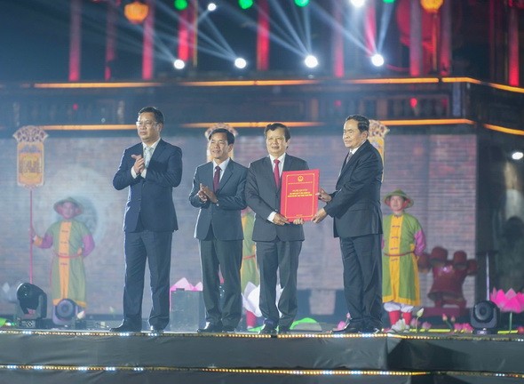 Chủ tịch Quốc hội Trần Thanh Mẫn phát biểu tại buổi lễ Chủ tịch Quốc hội Trần Thanh Mẫn trao Nghị quyết thành lập TP. Huế trực thuộc Trung ương