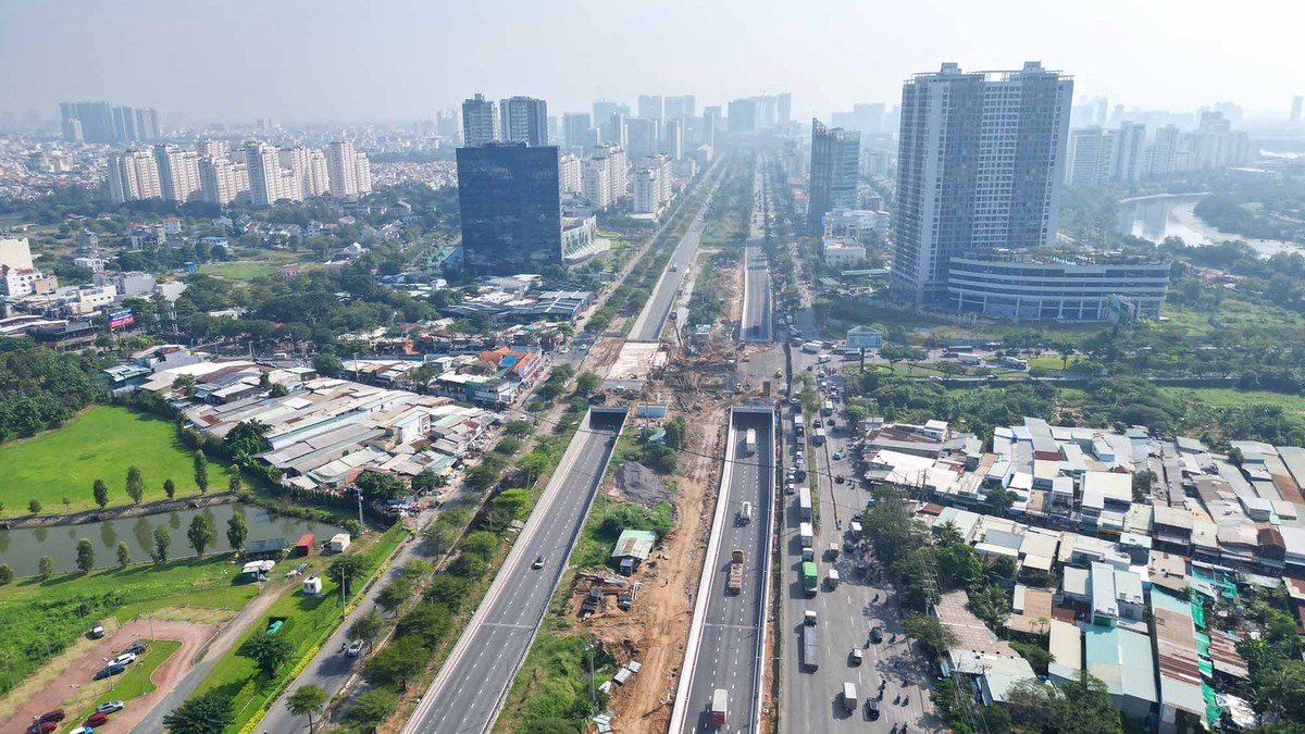 Cũng trong buổi sáng ngày 30/12/2024, ngay sau lễ thông xe cầu Phước Long, nhánh hầm HC1 thuộc công trình xây dựng Nút giao Nguyễn Văn Linh-Nguyễn Hữu Thọ cũng được đưa vào hoạt động. Cũng trong buổi sáng ngày 30/12/2024, ngay sau lễ thông xe cầu Phước Long, nhánh hầm HC1 thuộc công trình xây dựng Nút giao Nguyễn Văn Linh-Nguyễn Hữu Thọ cũng được đưa vào hoạt động.