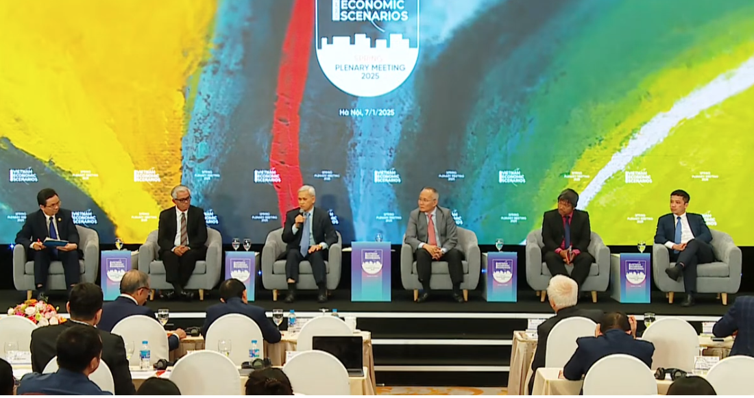 TS. Nguyễn Bích Lâm, nguyên Tổng cục trưởng Tổng cục Thống kê phát biểu tại Phiên 1 của Diễn đàn với chủ để Đột phá tăng trưởng từ các động lực truyền thống TS. Nguyễn Bích Lâm, nguyên Tổng cục trưởng Tổng cục Thống kê phát biểu tại Phiên 1 của Diễn đàn với chủ để Đột phá tăng trưởng từ các động lực truyền thống