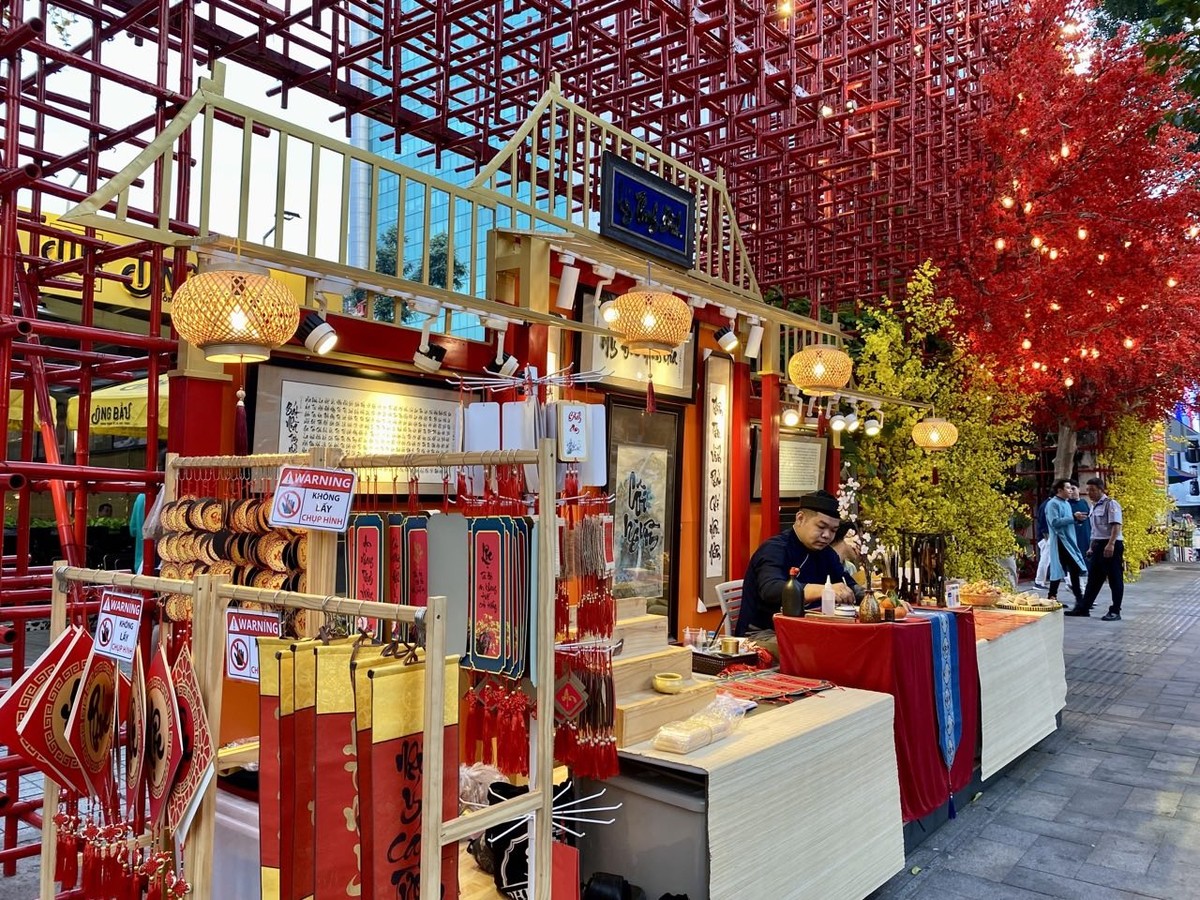 Lễ hội mang ý tưởng xuyên suốt là phố ông đồ, không gian hoa mai và làng nghề truyền thống… nhằm giữ gìn nét văn hóa xưa, đồng thời làm mới bằng nghệ thuật tạo hình, phát huy bảo tồn những giá trị cốt lõi, bản sắc của người Việt Nam.