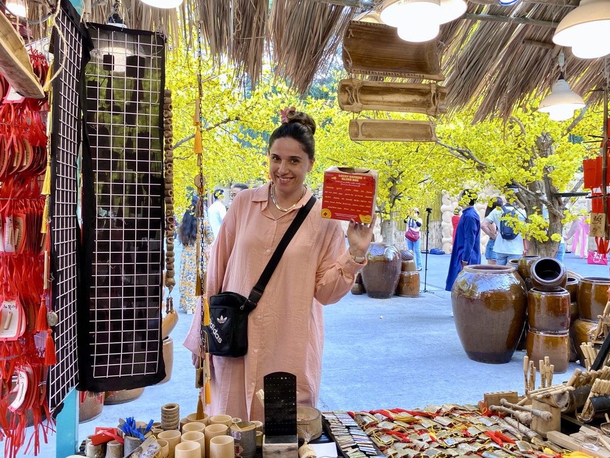 Ngoài ra, lễ hội mang đến không gian làng nghề truyền thống, lấy cảm hứng và nét đẹp từ làng gốm Lái Thiêu (Bình Dương), làng chiếu Định Yên (Đồng Tháp), làng nghề đan lát Mỹ An (An Giang)…