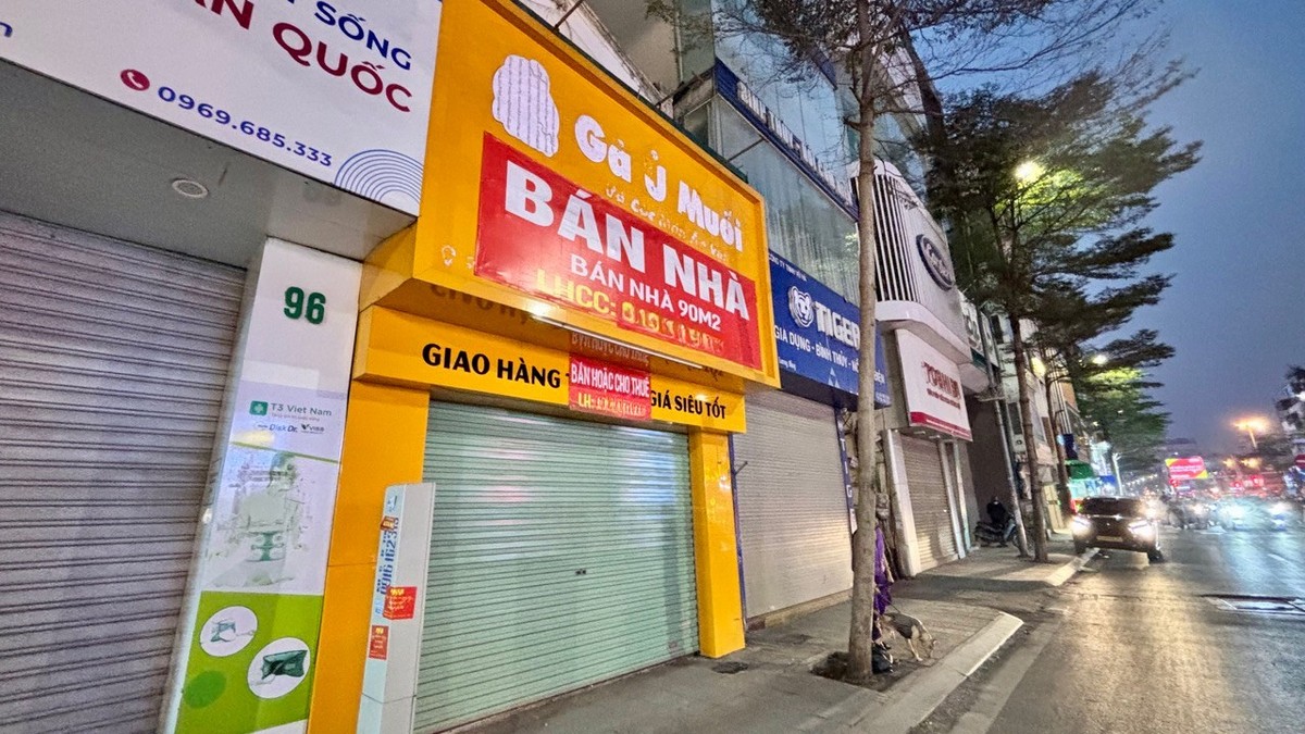 Trong bảng giá đất mới nhất của Hà Nội, những căn nhà mặt phố Nguyễn Lương Bằng có giá không thua kém phố Tôn Đức Thắng, lên tới 240 triệu đồng/m2. Trong bảng giá đất mới nhất của Hà Nội, những căn nhà mặt phố Nguyễn Lương Bằng có giá không thua kém phố Tôn Đức Thắng, lên tới 240 triệu đồng/m2.