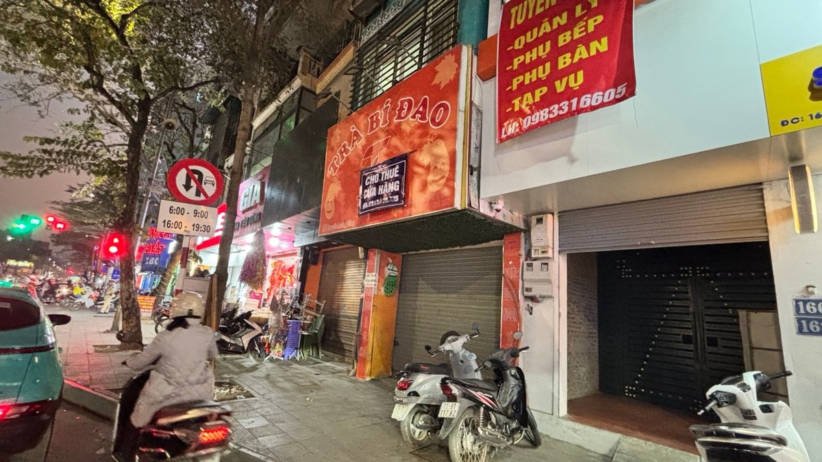 Theo bà Hoàng Nguyệt Minh, Giám đốc cấp cao của Savills Hà Nội, thay vì mặc định tìm đến vị trí trung tâm, các doanh nghiệp đang phải tính toán thêm nhiều yếu tố hơn trước khi xuống tiền thuê mặt bằng. Theo bà Hoàng Nguyệt Minh, Giám đốc cấp cao của Savills Hà Nội, thay vì mặc định tìm đến vị trí trung tâm, các doanh nghiệp đang phải tính toán thêm nhiều yếu tố hơn trước khi xuống tiền thuê mặt bằng.