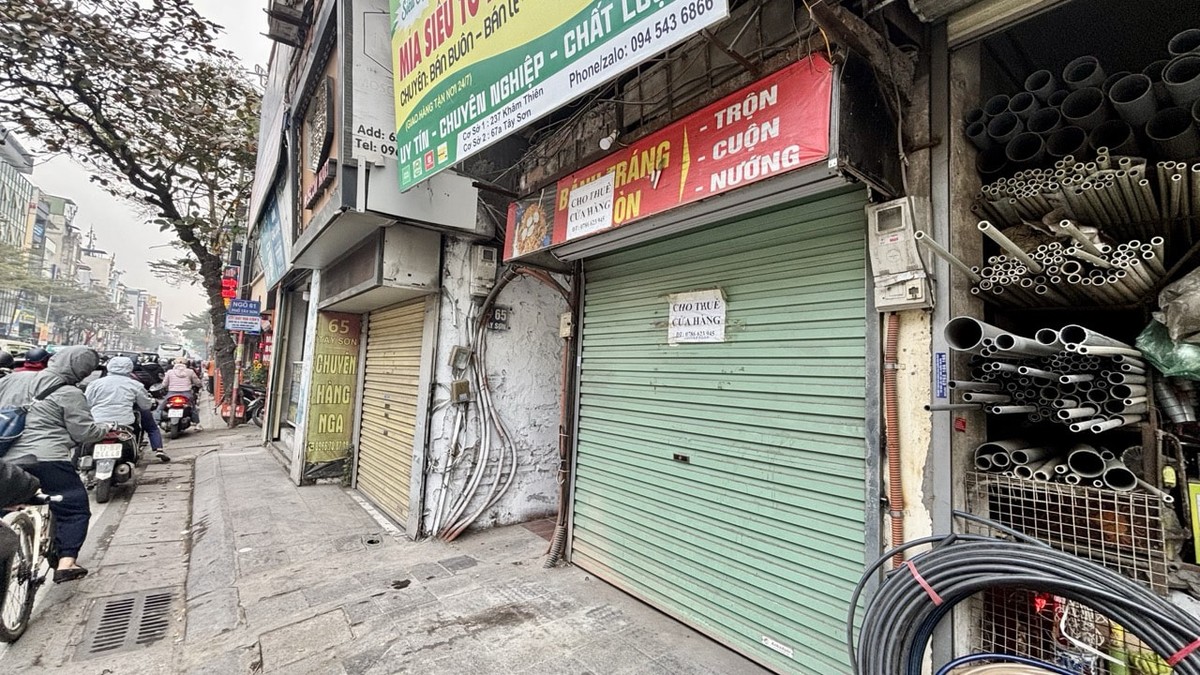 Phố Tây Sơn (quận Đống Đa) cũng ghi nhận nhiều cửa hàng âm thầm rời đi. Phố Tây Sơn (quận Đống Đa) cũng ghi nhận nhiều cửa hàng âm thầm rời đi.