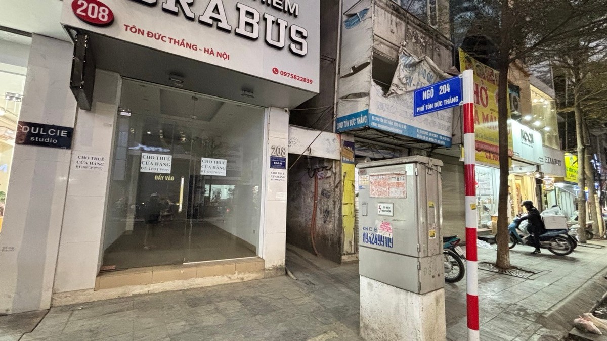 Nhiều căn nhà khác trên mặt đường phố Tôn Đức Thắng cũng đang gặp khó trong việc tìm khách thuê. Nhiều căn nhà khác trên mặt đường phố Tôn Đức Thắng cũng đang gặp khó trong việc tìm khách thuê.