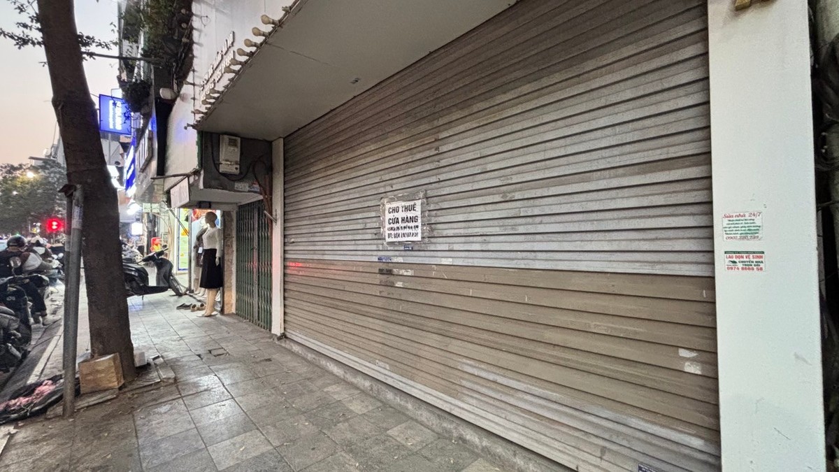 Tuyến phố Tôn Đức Thắng thường xuyên xảy ra ùn tắc giao thông. Đây là một trong những trục đường chính dẫn tới những địa điểm nổi tiếng như Văn Miếu - Quốc Tử Giám, Bảo tàng Mỹ thuật Việt Nam, hồ Hoàn Kiếm… Tuyến phố Tôn Đức Thắng thường xuyên xảy ra ùn tắc giao thông. Đây là một trong những trục đường chính dẫn tới những địa điểm nổi tiếng như Văn Miếu - Quốc Tử Giám, Bảo tàng Mỹ thuật Việt Nam, hồ Hoàn Kiếm…