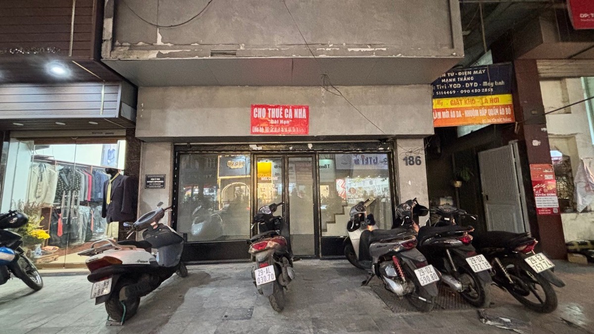 Đáng chú ý, một số nhãn hàng thời trang, phụ kiện đang không còn mặn mà với việc thuê mặt bằng nhà phố. Thay vào đó, các đơn vị này chuyển sang thuê nhà trong ngõ để để mở rộng kho hàng và tập trung làm marketing trên các kênh online. Đáng chú ý, một số nhãn hàng thời trang, phụ kiện đang không còn mặn mà với việc thuê mặt bằng nhà phố. Thay vào đó, các đơn vị này chuyển sang thuê nhà trong ngõ để để mở rộng kho hàng và tập trung làm marketing trên các kênh online.