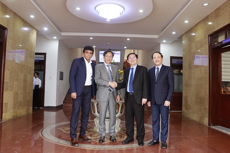 Lãnh đạo tỉnh Bình Định chào đón 2 nhà đầu tư. Nguồn: binhdinh.gov.vn