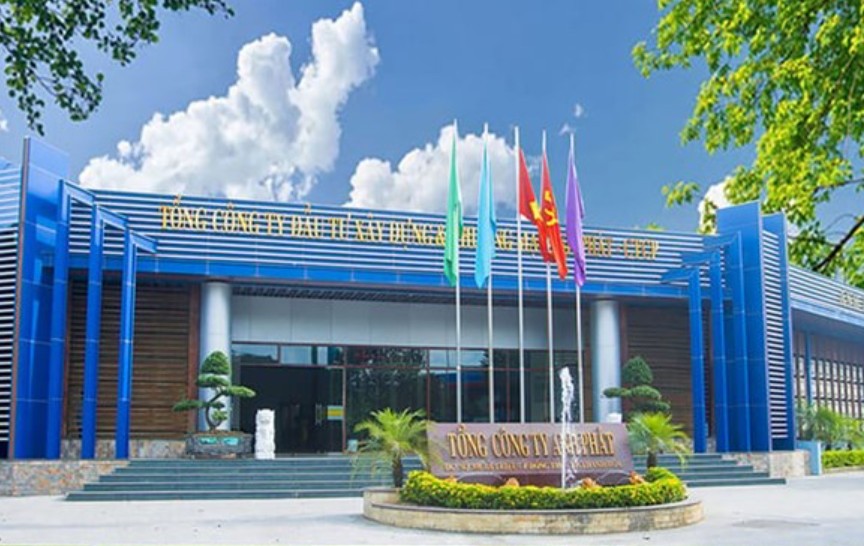 Tổng công ty Anh Phát hoạt động đa lĩnh vực, bao gồm nhiều công ty trực thuộc. Tổng công ty Anh Phát hoạt động đa lĩnh vực, bao gồm nhiều công ty trực thuộc.