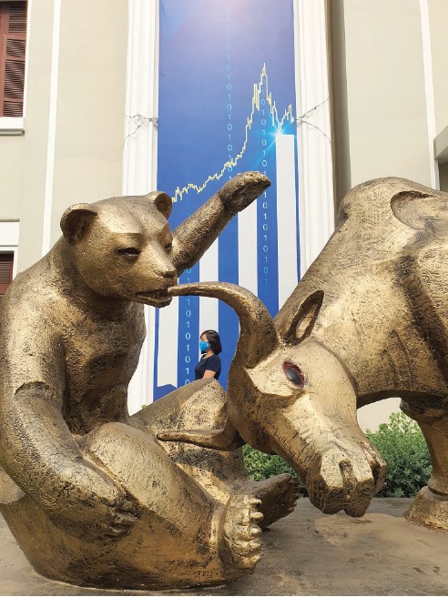 Chứng khoán 2025: Dự đoán “bò” sẽ thắng “gấu” Chứng khoán 2025: Dự đoán “bò” sẽ thắng “gấu”