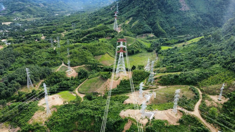 Đường dây Monsoon - Thạch Mỹ là công trình đường dây mạch kép, nối từ cụm Nhà máy điện gió Monsoon (thuộc Lào) đến Trạm biến áp 500 kV Thạnh Mỹ thuộc tỉnh Quảng Nam. Đường dây Monsoon - Thạch Mỹ là công trình đường dây mạch kép, nối từ cụm Nhà máy điện gió Monsoon (thuộc Lào) đến Trạm biến áp 500 kV Thạnh Mỹ thuộc tỉnh Quảng Nam.