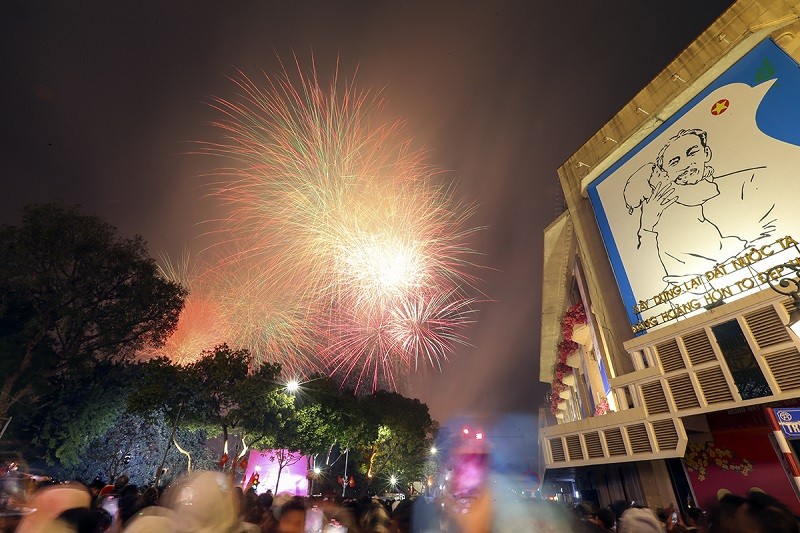 Những loạt pháo hoa rực rỡ chào đón Xuân Ất Tỵ Những loạt pháo hoa rực rỡ chào đón Xuân Ất Tỵ