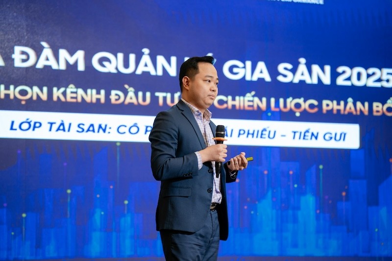 Ông Bùi Văn Huy, Giám đốc Khối nghiên cứu đầu tư FIDT chia sẻ trong Tọa đàm Ông Bùi Văn Huy, Giám đốc Khối nghiên cứu đầu tư FIDT chia sẻ trong Tọa đàm