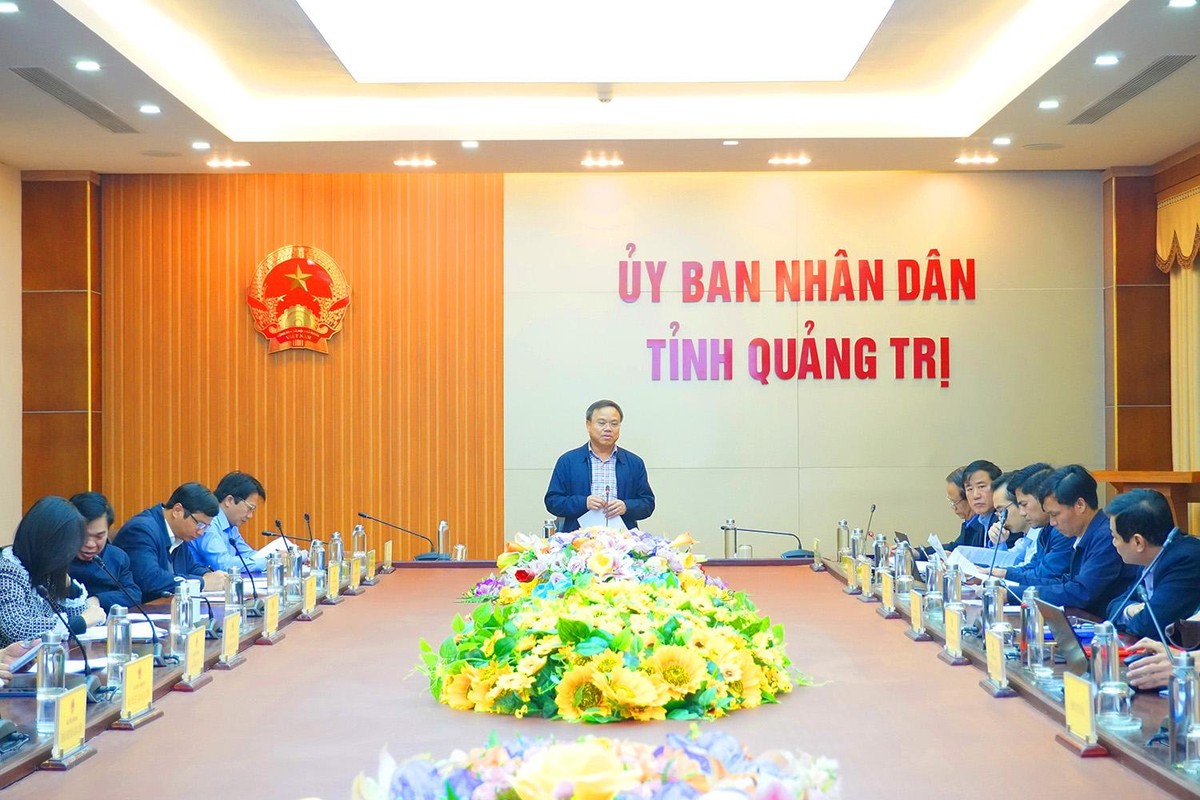 Phó chủ tịch UBND tỉnh Quảng Trị Lê Đức Tiến chủ trì cuộc họp. Ảnh: Trường Nhật Phó chủ tịch UBND tỉnh Quảng Trị Lê Đức Tiến chủ trì cuộc họp. Ảnh: Trường Nhật