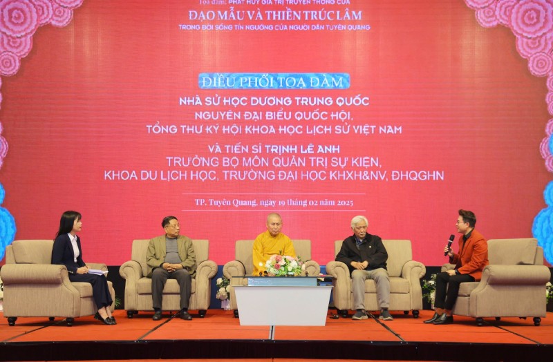 Tọa đàm “Phát huy giá trị truyền thống của đạo mẫu và thiền trúc lâm trong đời sống người dân Tuyên Quang”, do UBND TP. Tuyên Quang tổ chức, chiều 19/2. Tọa đàm “Phát huy giá trị truyền thống của đạo mẫu và thiền trúc lâm trong đời sống người dân Tuyên Quang”, do UBND TP. Tuyên Quang tổ chức, chiều 19/2.