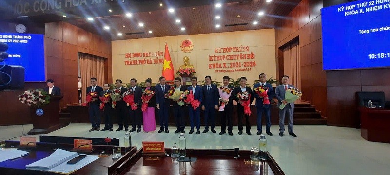 Bà Trần Thị Thanh Tâm (thứ 5 từ trái qua) được bầu giữ chức Giám đốc Sở Tài chính sau khi hợp nhất Sở Kế hoạch và Đầu tư và Sở Tài chính. Ảnh: Linh Đan Bà Trần Thị Thanh Tâm (thứ 5 từ trái qua) được bầu giữ chức Giám đốc Sở Tài chính sau khi hợp nhất Sở Kế hoạch và Đầu tư và Sở Tài chính. Ảnh: Linh Đan